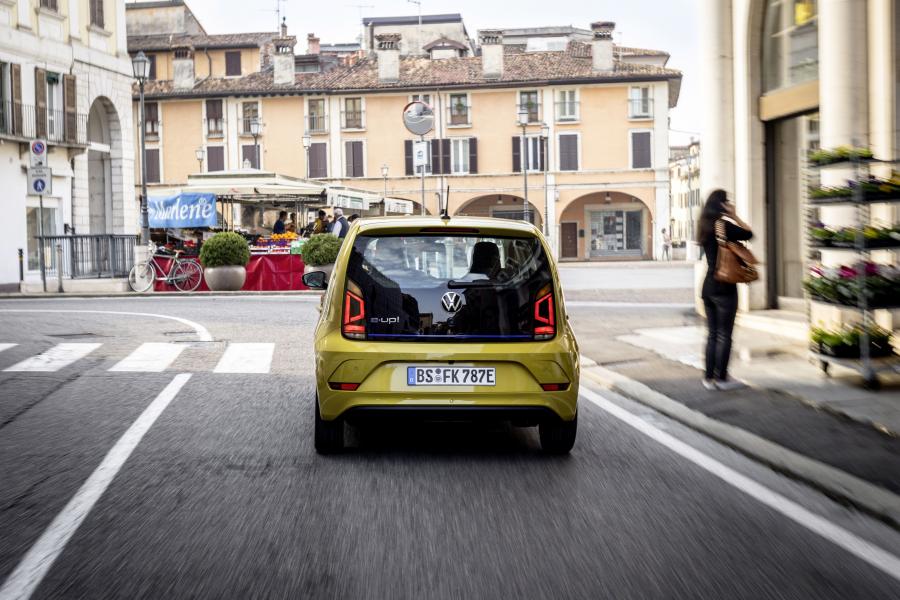  Volkswagen e-up! (Honey Yellow) 2019 года  (WW) (фото 11 из 31)